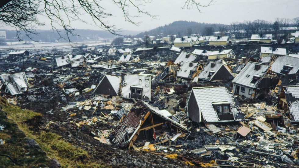 Raserade hus dagarna efter det kraftiga jordskred som drabbade villa- och radhusområdet i Tuve på Hisingen i Göteborg 1977.