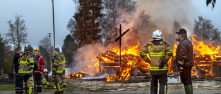 Se de dramatiska bilderna från jättebranden