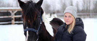 Emelie, 34, flyttade för kärleken – hittade tryggheten hos hästar