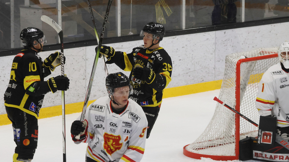 Eddie Levin gjorde 2-0 i power play för VH framspelad av Jakob Karlsson och Anton Carlsson.