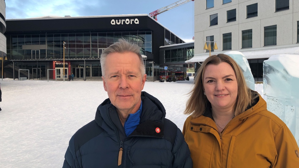 1 februari fick Ledarbloggen ett längre snack med Kirunas nya kommunalråd, Mats Taaveniku (S) och Emilia Töyrä (S), om läget i lokalpolitiken. I bakgrunden skymtar det nya fina kulturhuset Aurora.