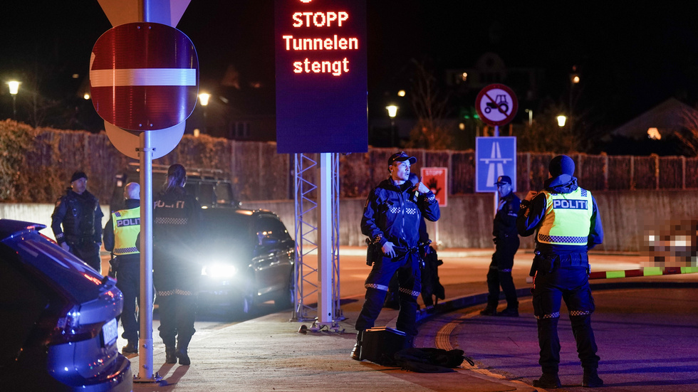 En polis och en gisslan skottskadades i samband med ett gisslandrama. Den misstänkta gärningsmannen sköts ihjäl av norsk polis.