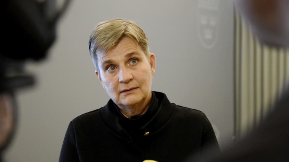 Helena Jäderblom, kommissionens ordförande, möter pressen efter att ha lämnat över en granskning av arbetet med att försöka uppnå frigivning av Dawit Isaak och Gui Minhai.