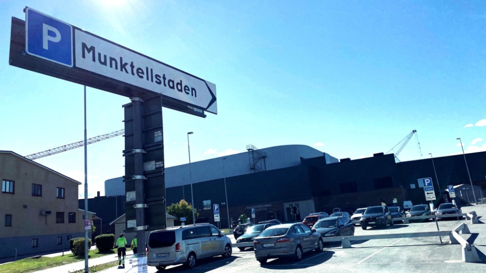 Det är ofta svårt att hitta en parkeringsplats i västra Munktellstaden, tycker insändarskribenten.