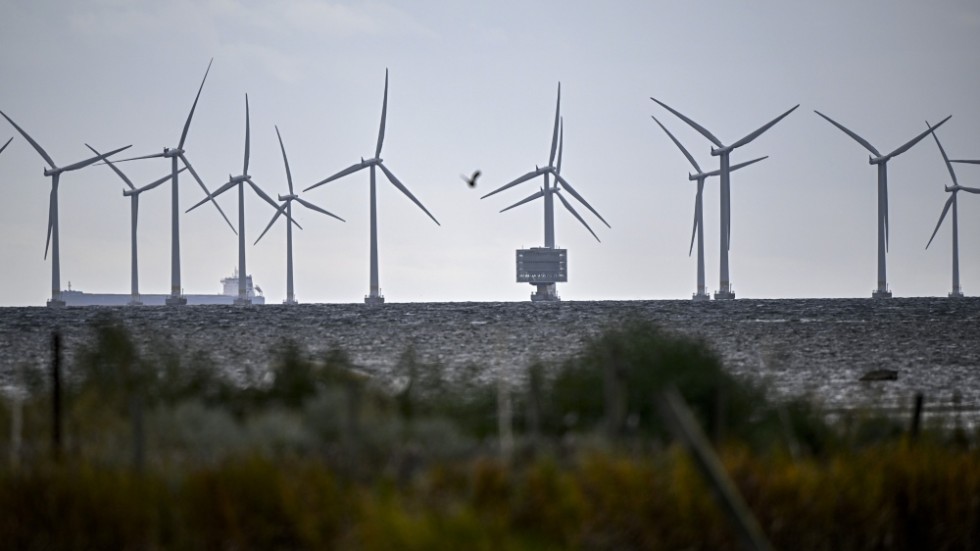 Insändarskribenten är kritisk mot Centerpartiets vindkraftspolitik. På bilden de havsbaserade vindkraftverken i Lillgrund utanför Bunkeflostrand söder om Öresundsbron.

