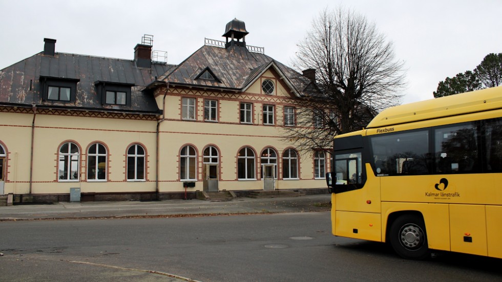 Hultsfreds järnvägsstation, som uppfördes 1902, är ett byggnadsminne sedan 2004. Övriga byggnadsminnen i kommunen är Smalspårsjärnvägen Hultsfred-Virserum och Fröreda storegård.
