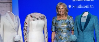 Jill Biden donerar sina invigningskläder