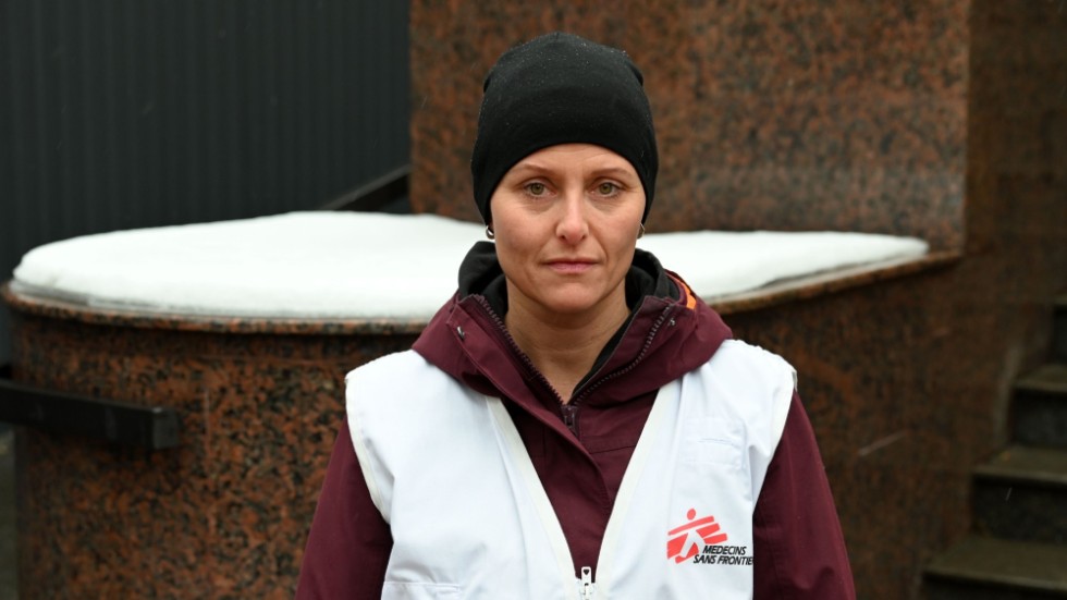 Karin Ekholm har varit i Ukraina i drygt en månad och koordinerat Läkare utan gränsers kommunikation om kriget. Hon känner sig inte orolig för egen del, även om hon hört beskjutning och bombmuller på avstånd och flyglarmen ljuder titt som tätt över Kiev.