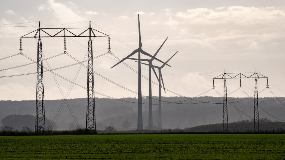 

Om Sveriges och Sörmlands elektrifiering ska förverkligas snabbt behövs mer landbaserad vindkraft, skriver fem forskare.