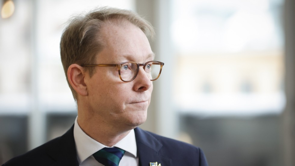 Tobias Billström (M) har kallat upp Rysslands ambassadör och berättat att fem diplomater utvisas. Arkivbild.