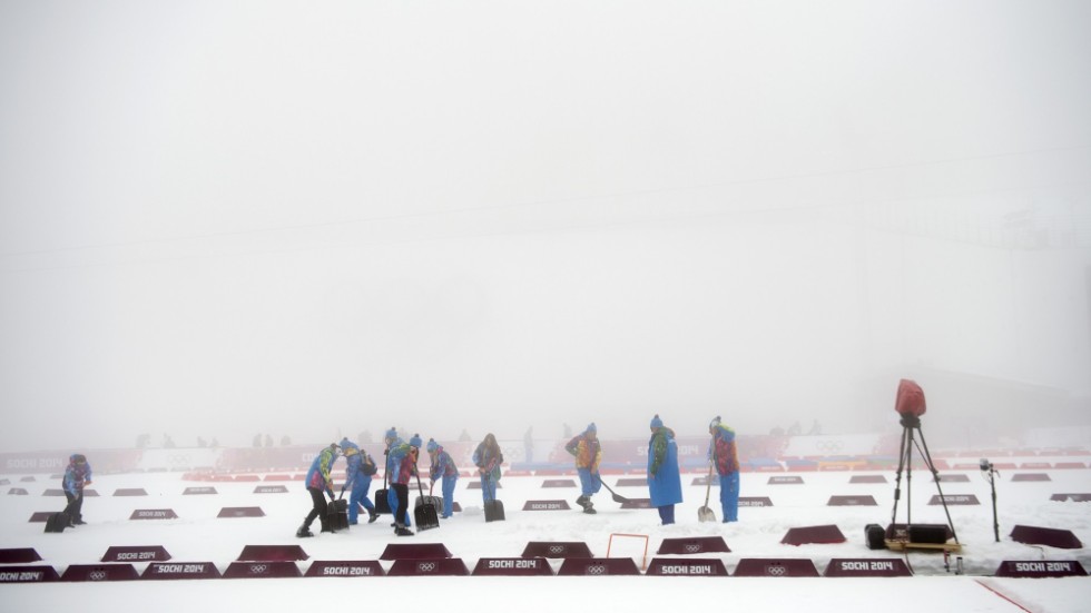 Blir det så här dimmigt går det inte att genomföra tävlingar i skidskytte i Oberhof. Bilden är från OS i Sotji 2014.