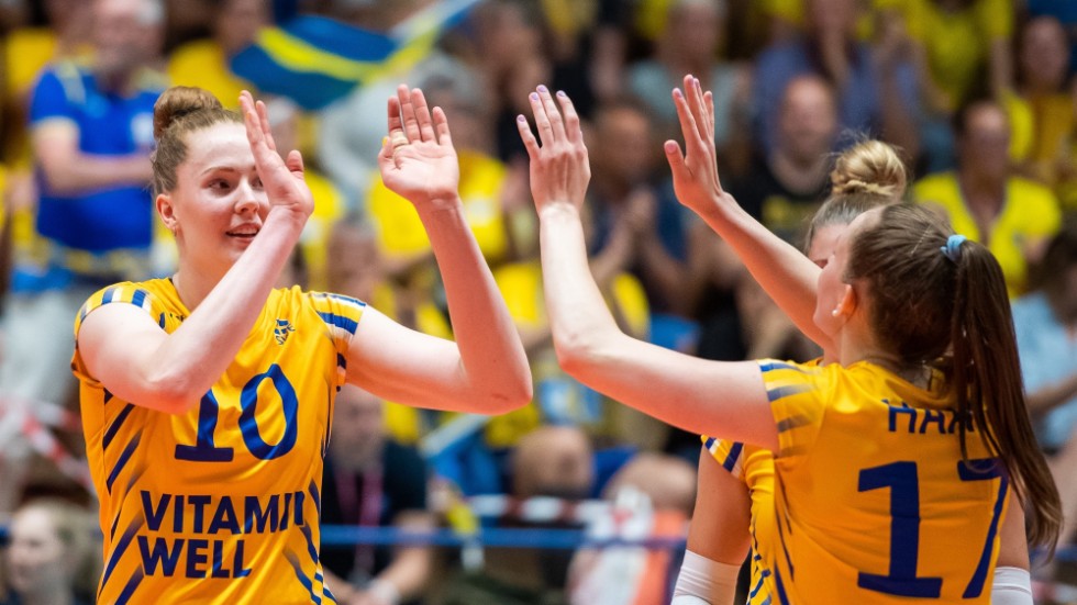 Volleybollsystrarna Isabelle Haak och Anna Haak och deras svenska landslag hamnade i grupp C som spelas i Tyskland i nästa års EM. Arkivbild.