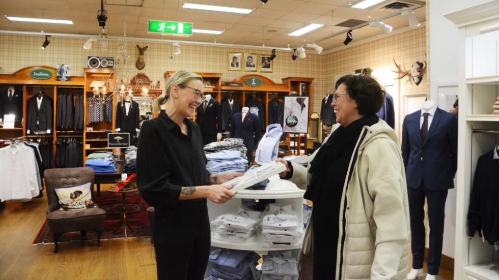 Under torsdagen tog Camilla Sand, som är butikschef på Sandströms, emot ett diplom för årets bästa skyltfönster i Vimmerby.