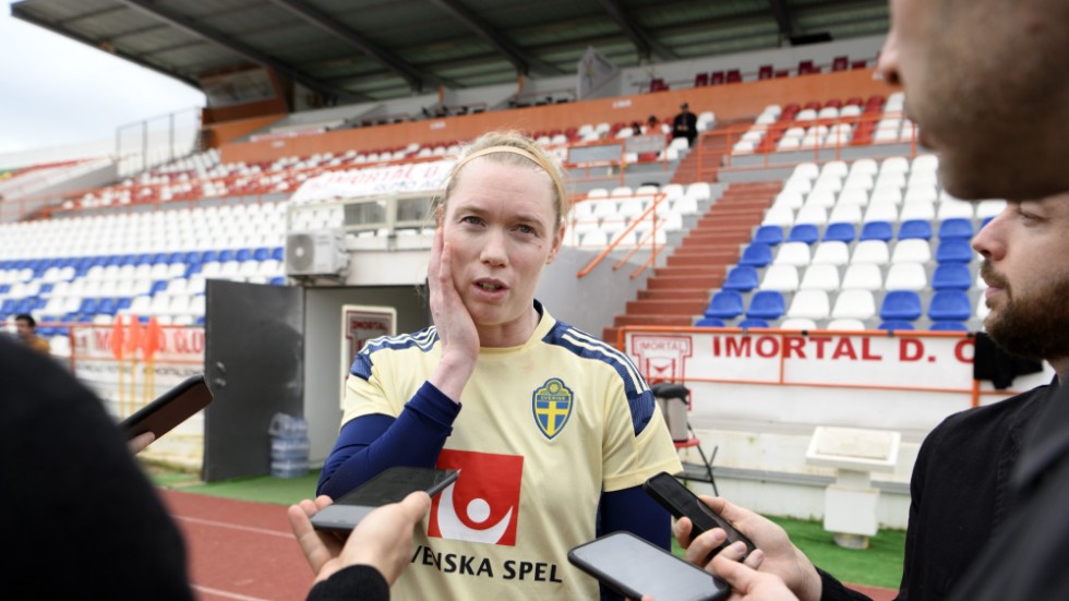 Hedvig Lindahl efter tisdagens träning med damlandslaget i fotboll på Estádio Municipal de Albufeira i Portugal.
