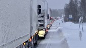 Lastbil och personbil har krockat på E4 utanför Piteå