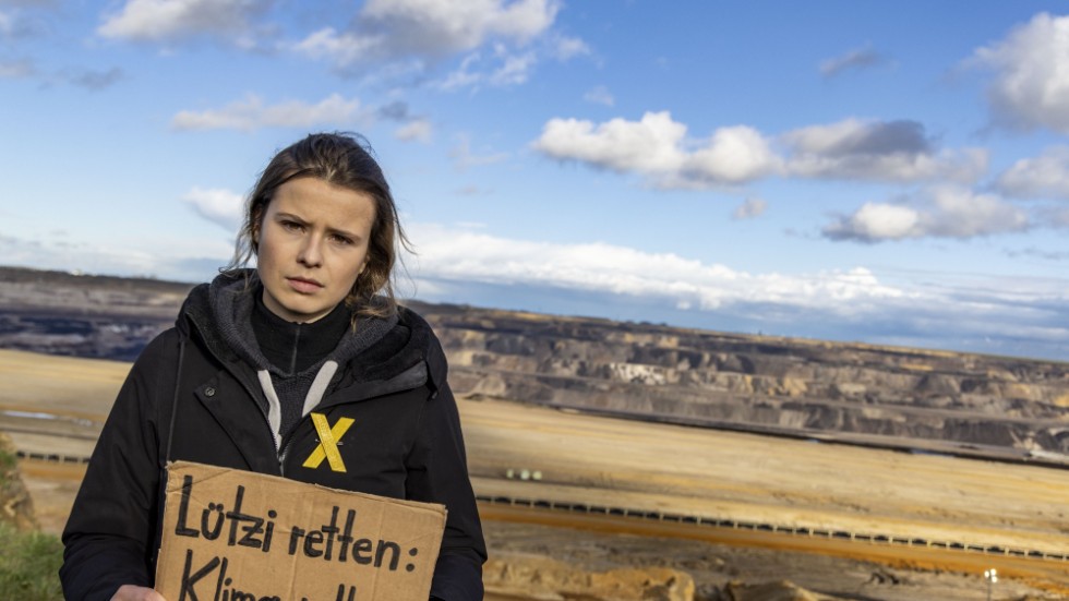 Aktivisten Luisa Neubauer vid gruvan Garzweiler II i västra Tyskland.