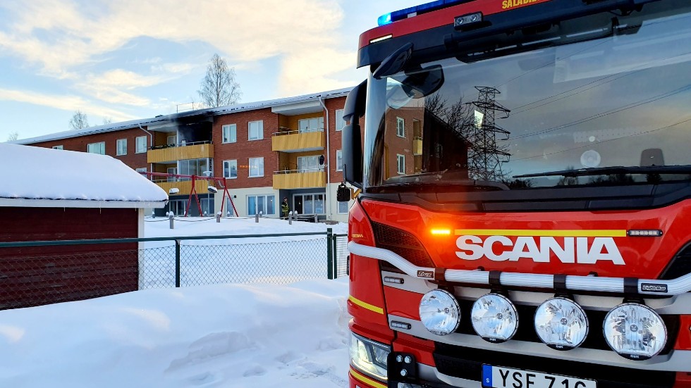 A fire broke out on a balcony in Skelleftehamn on Friday morning.