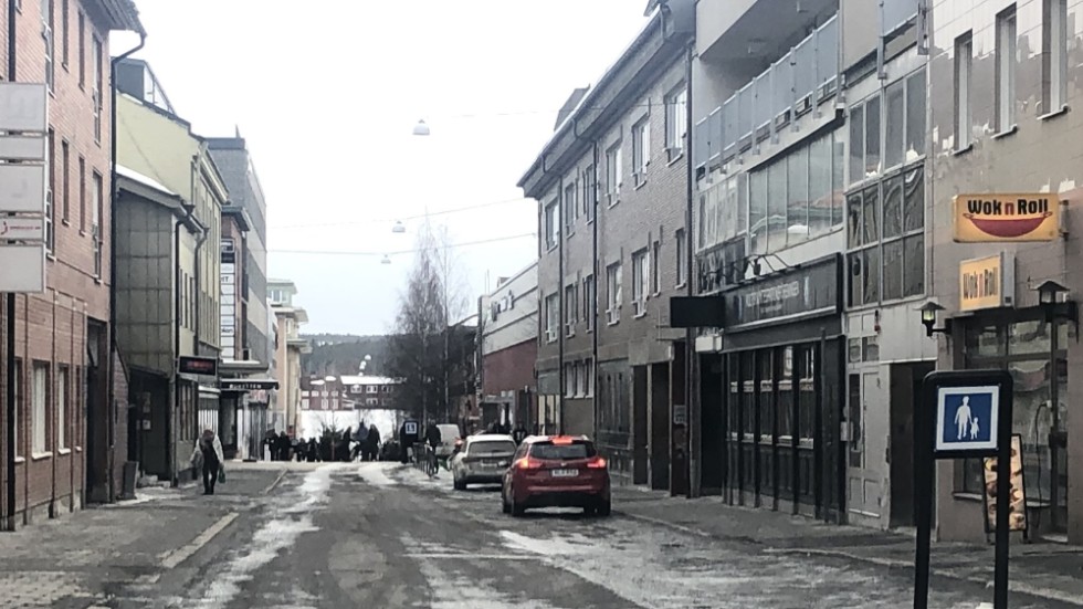 Skribenten funderar över trafikregler i centrala Skellefteå och får svar direkt.