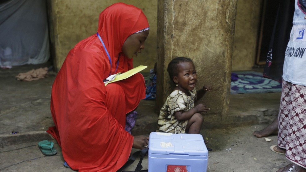 Ett barn gråter efter att ha vaccinerats mot polio i Maiguguri, Nigeria 2016.
