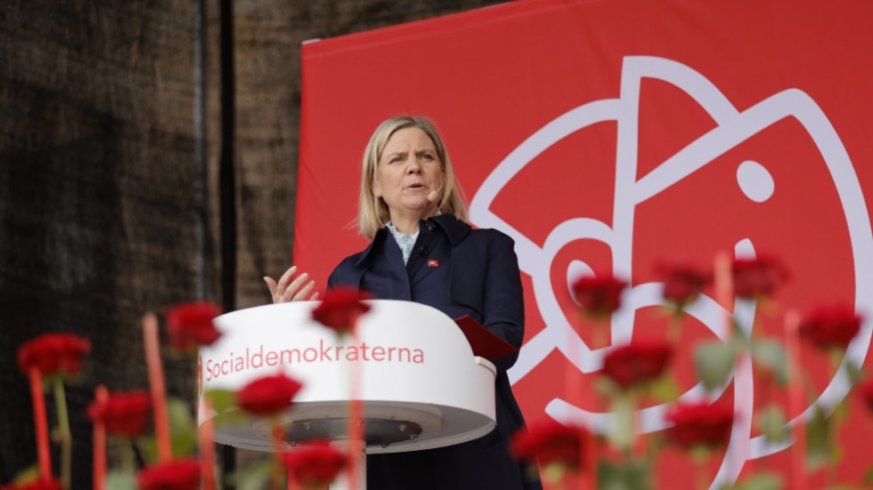 Regeringens utredning om partipolitiska lotterier har fått socialdemokraternas partiledare Magdalena Andersson att se rött.