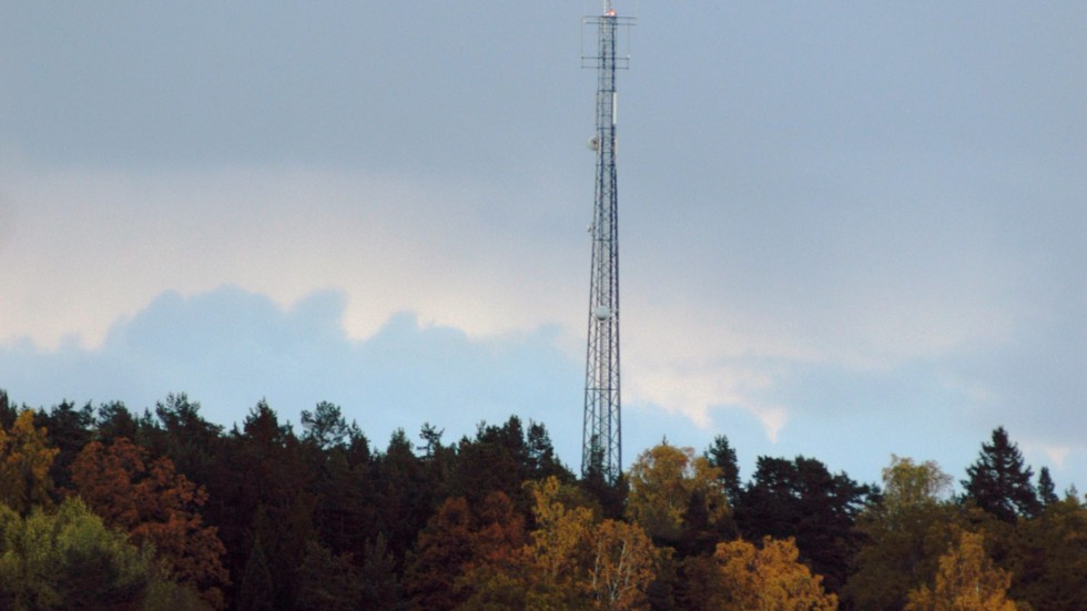 Ett förtag som vill uppföra en 48 meter hög mast mellan Trekantsvägen och Korka fick okej i länsstyrelsen, men parallellt säger samhällsbyggnadsavdelningen i Vimmerby kommun nej till en ny mast på platsen.