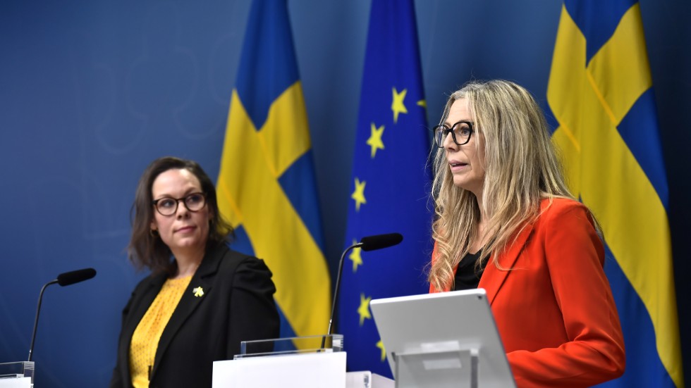 Migrationsminister Maria Malmer Stenergard (M) och Linda Lindberg, gruppledare för Sverigedemokraterna i riksdagen.