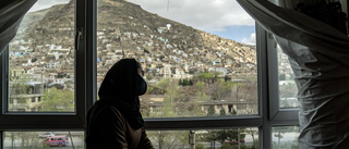 Kvinnor trotsar demonstrationsförbud i Kabul