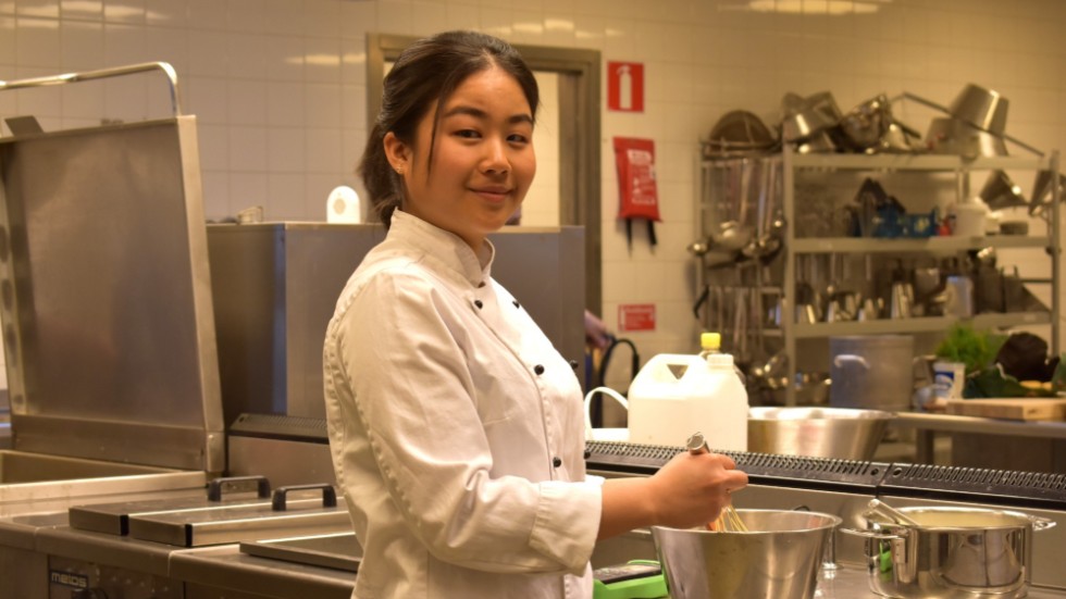 Suzie Rawita Thampida har klart med jobb efter utbildningen. Hon har fått anställning på restaurang Guldkant i Vimmerby där hon gjorde sin APL. "Jag trivs jättebra där", säger hon.
