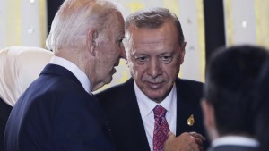 Biden till Erdogan: Godkänn Sverige