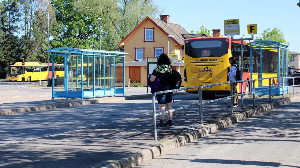 KLT:s nya tidtabell, som börjar gälla den 21 augusti, innebär att flera bussturer dras in eller förkortas. Bland annat tas linje 154 mellan Hultsfred och Oskarshamn bort.