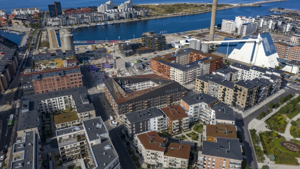 Översiktsbild över Limhamn med Limhamns sjöstad närmast i bild. Arkivbild.