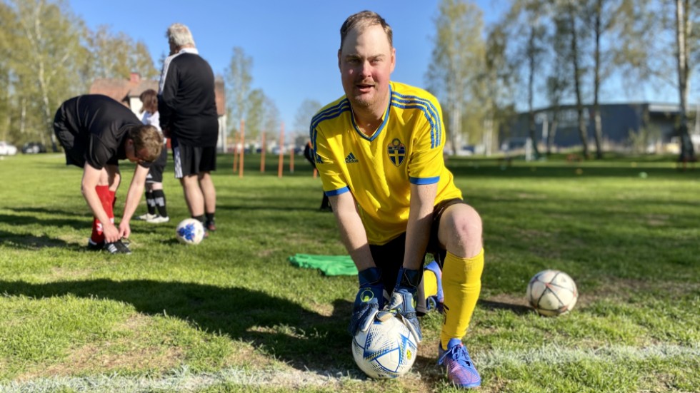 Jesper Engholms favoritspelare är Emil Forsberg. Som målvakt ser han upp till LFC:s Cajsa Andersson.
