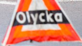Två personbilar i frontalkrock i Vagnhärad