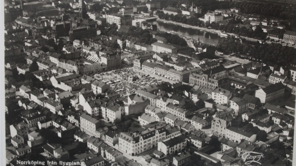 Nya Torget på ett flygfoto, som vykort. Troligen i början av 1900-talet.