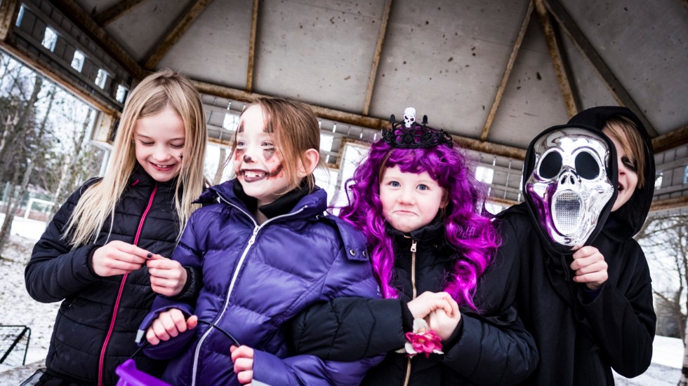 Lilly Wall, Astrid Olofsson, Isabelle Fjällström och Malte Wall har längtat efter Halloween.