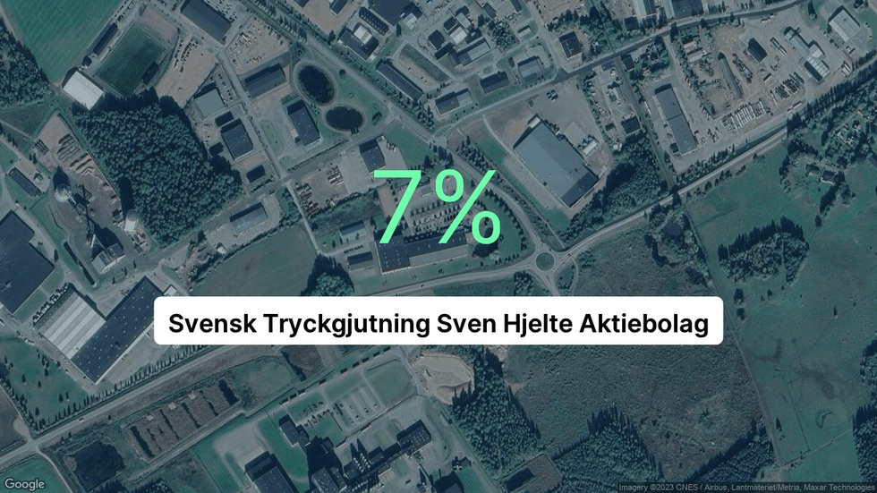 Illustrationen visar rörelsemarginalen för Svensk Tryckgjutning Sven Hjelte för det senaste året. Bakgrunden är en satellitbild över företagets adress.