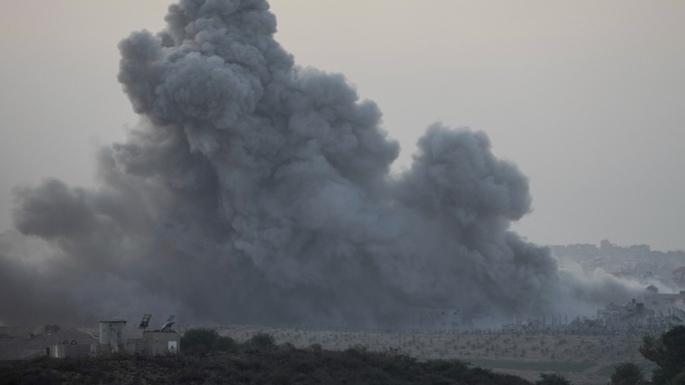 Israeliskt flyg attackerar södra Gaza när förhandlingar om vapenpaus kollapsat.