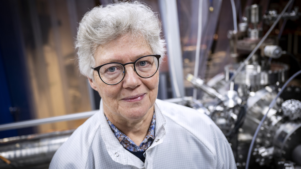 Anne L'Huillier visar runt i sitt laserlabb, A113 Attosecond Lab.