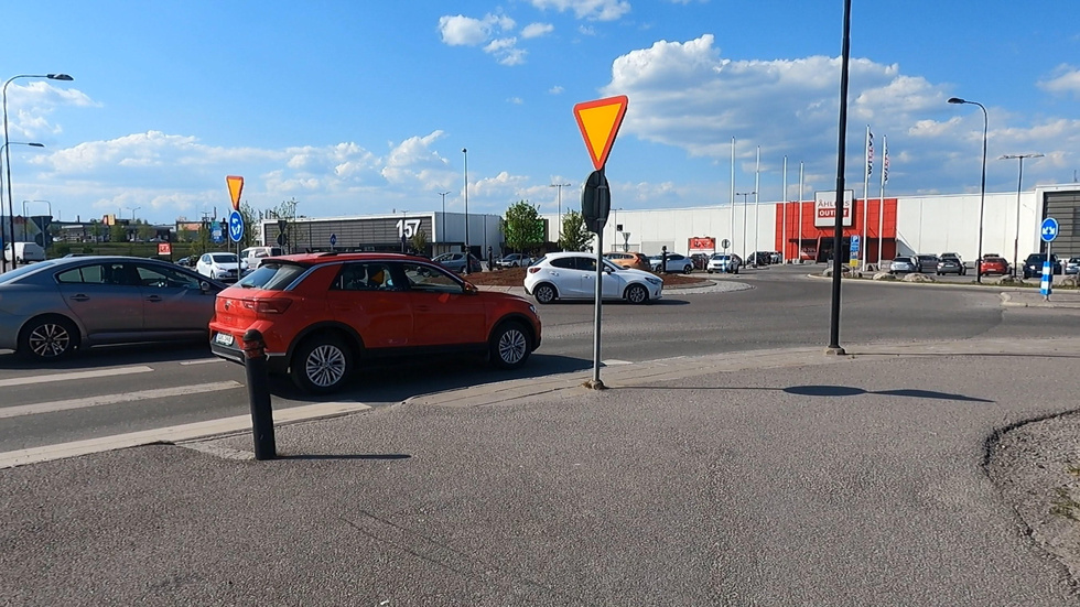Bilen har redan gott om plats i Norrköping, anser Josef Klint, Cykelfrämjandet.