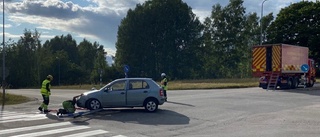 Personbil körde in i en refug i södra Västervik