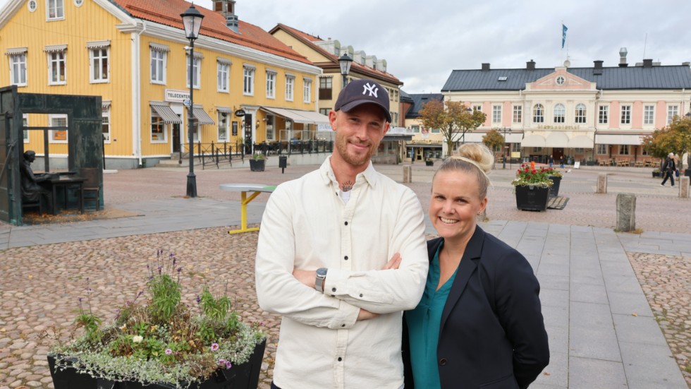 Henrik Hemmingsson, Guldkant och Martina Andersson, Stadshotellet, håller i trådarna för dagens Matmarknad i Vimmerby.