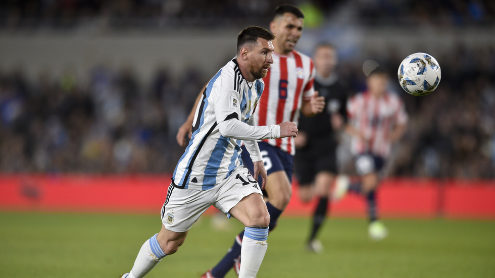 Argentinas Lionel Messi i VM-kvalmatchen mot Paraguay.