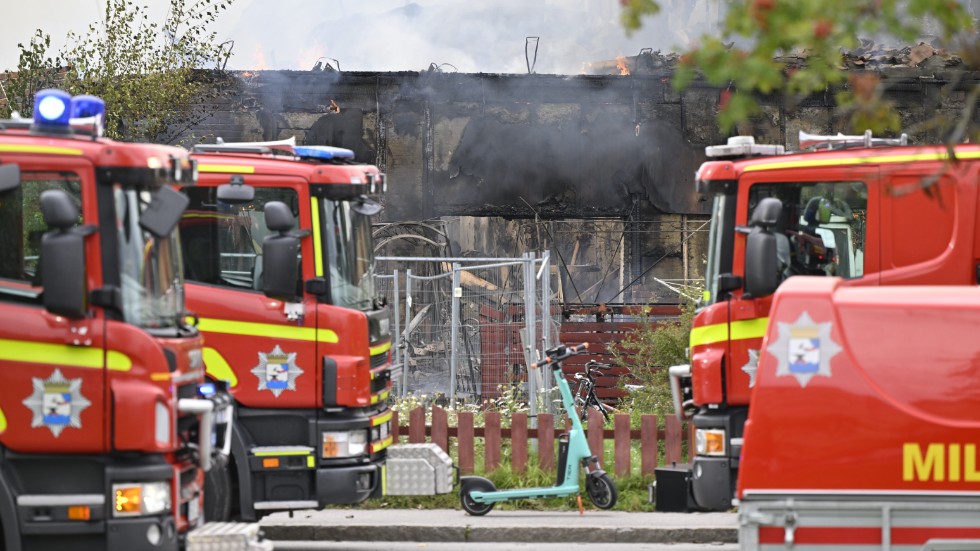 En moské i Årby, Eskilstuna, blev under måndagen totalförstörd i en brand.