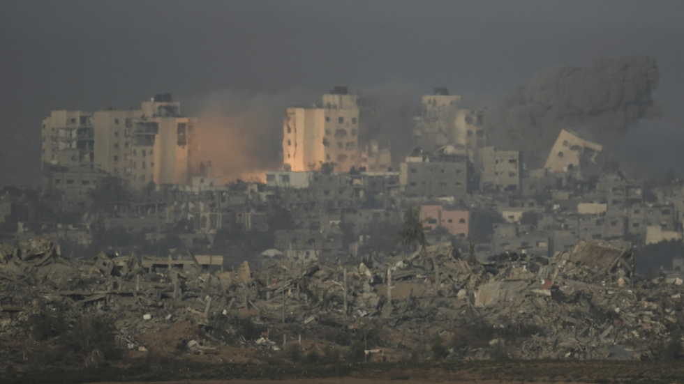 En explosion efter ett israeliskt flyganfall i Gazaremsan på torsdagsmorgonen. Bilden är tagen från södra Israel.