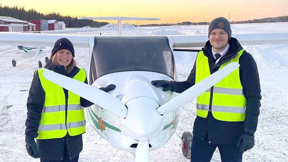 Since the start of the Green Flight Academy in Skellefteå in August, Emilia Holm, 19, and Emil Rönn, 21, have each accumulated almost 30 flying hours.