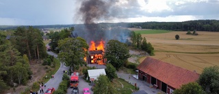 Fullt utvecklad brand i villa: "Huset har rasat ihop helt"