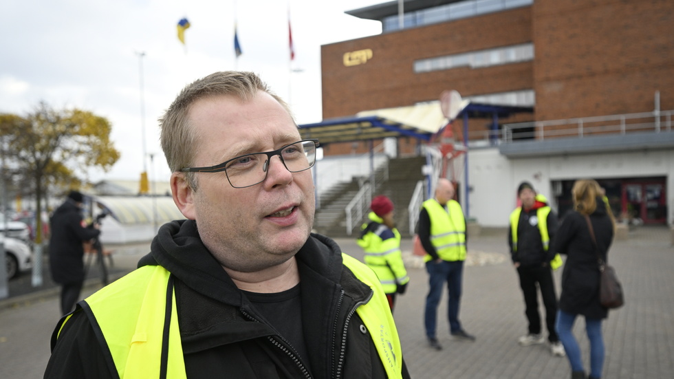 Anders Gustafsson central ombudsman från fackförbundet Transport på plats i hamnen i Malmö.