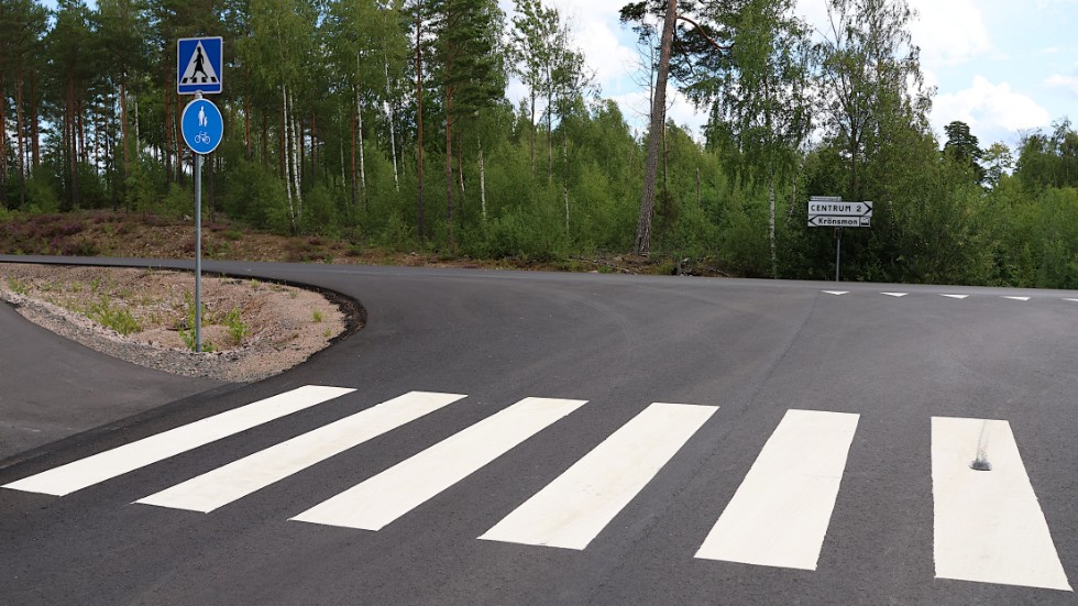 Det här övergångsstället finns vid korsningen Korkavägen och vägen till Krönsmon. "Behövs det ett där, behövs det väl ändå övergångsställen i Södra Vi också" anser Bengt Barkstam.