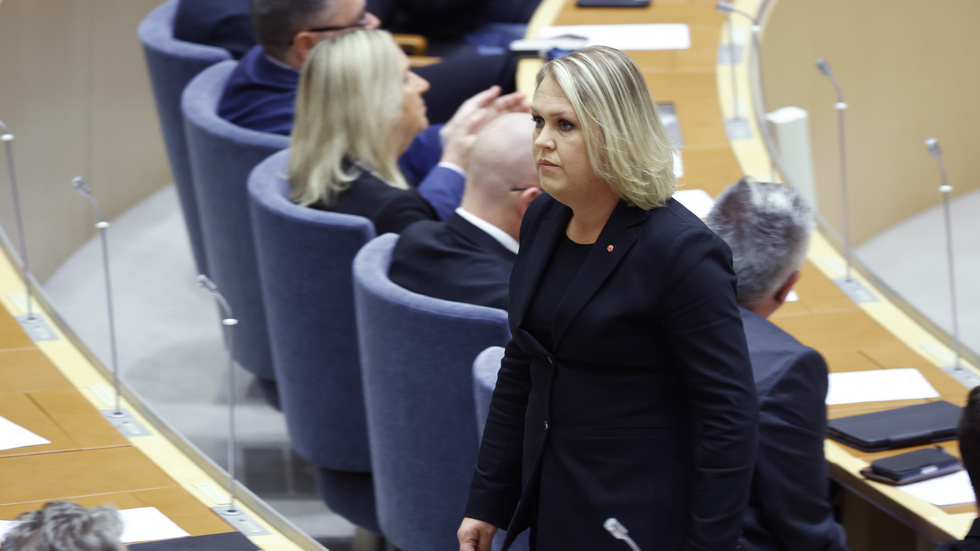 Lena Hallengren och Socialdemokraterna uppträdde klokt och stabilt när riksdagen med förkrossande majoritet sa nej till att rikta en misstroendeförklaring mot statsrådet Romina Pourmokhtari. 