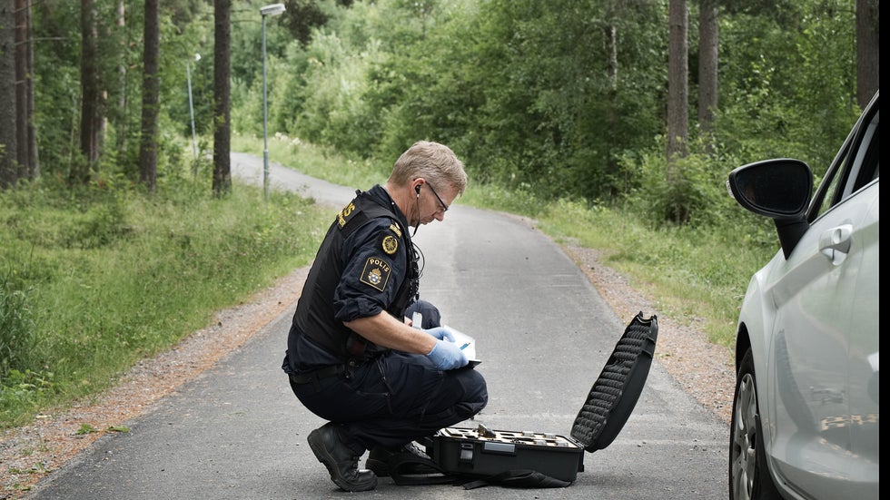 Läs pojkens förhör ord för ord om strypvåldet mot flickan • Skrämmande ...